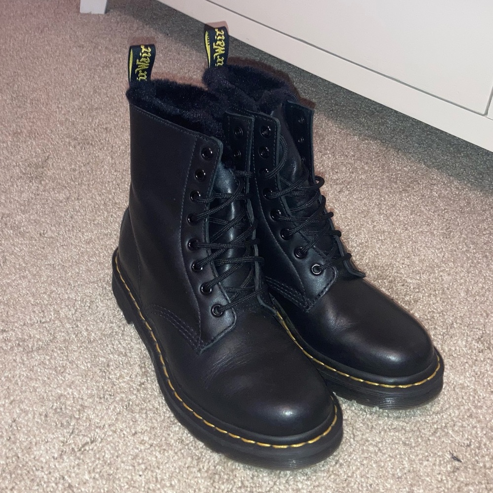 Black Dr Marten’s With Fur Lining - Women’s 7